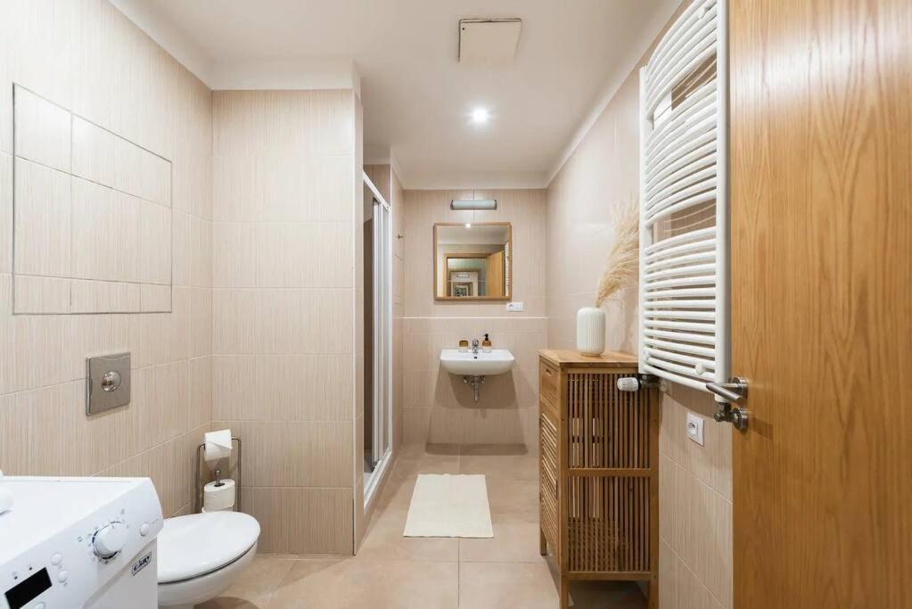Apartment W/ Free Garage Parking Prague Ngoại thất bức ảnh